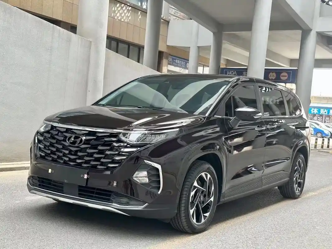 新到:现代库斯途mpv 商务车 上牌4个月 一手没 - 抖音