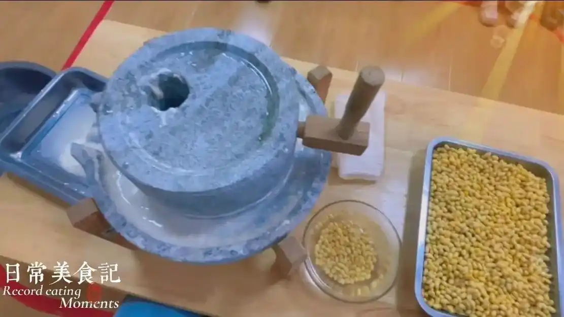 古法石磨豆浆制作豆花食育体验课 97孩子们通过认识石磨 17 - 抖