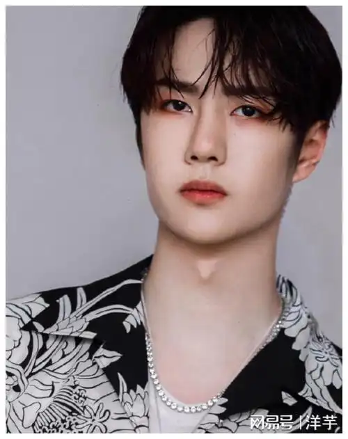 公司把艺人父母当提款机?断送孩子的青春!26岁王一博是个例!