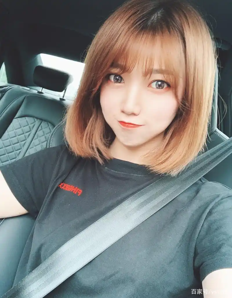 可爱真实护士美女生活照 朋友圈素材同一个人自拍照