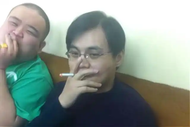 德云社高峰老师生日因商演在机场度过徒弟们祝福照却十分逗乐