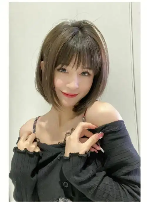 今天推荐的是八大刘海的第四款弧形刘海儿(lisa同款) 今日发型 lisa