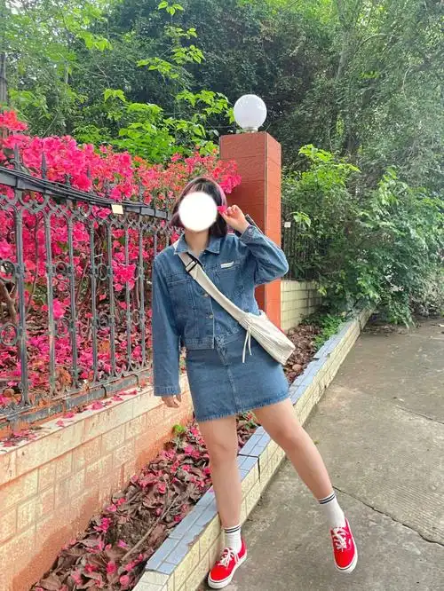 身高172体重155斤肩宽4293围98腰围86臀围107大腿60小腿40套装:如意