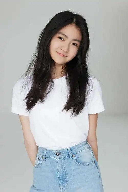 05后的小女孩,演了花木兰中刘亦菲小时候(无聊搬一个)