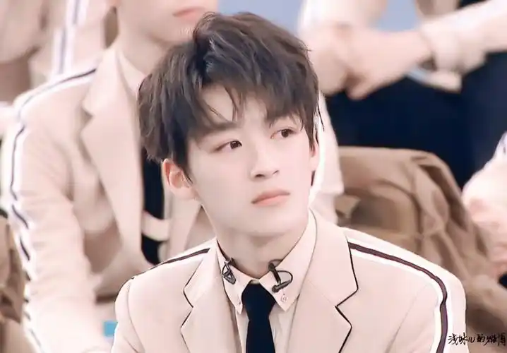 何洛洛. - 堆糖,美图壁纸兴趣社区