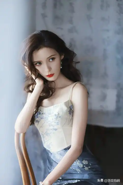 张予曦长发披肩魅力十足