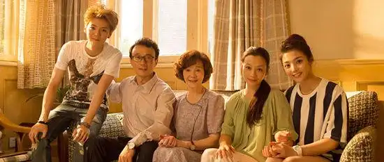 《重返20岁》今日上映 鹿晗认赵立新"老爸"