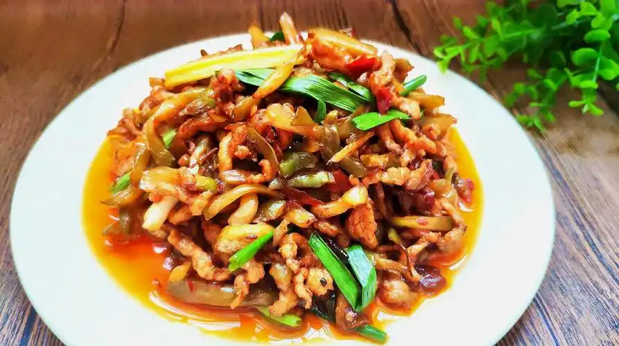 "吃不起"的榨菜炒肉丝,咸鲜爽口,连吃三天也不腻
