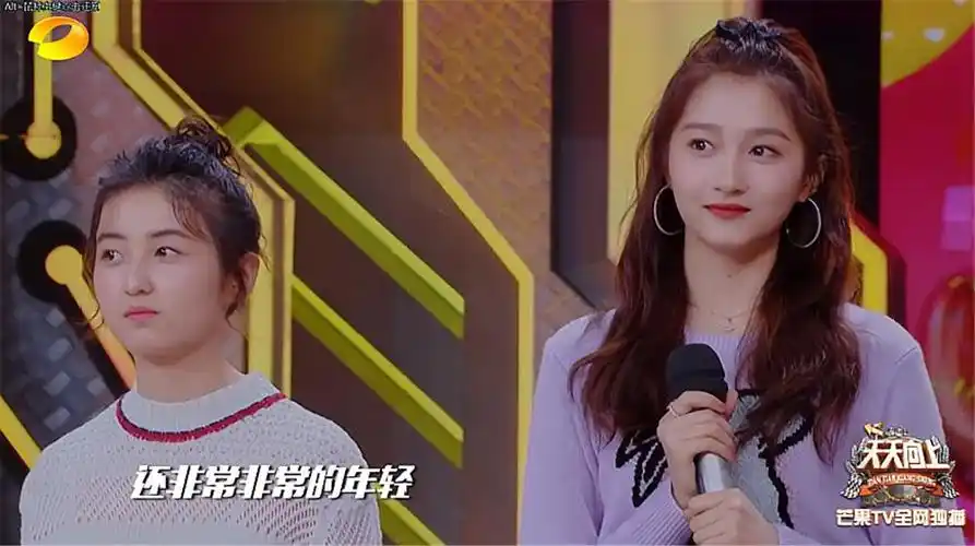 金晨关晓彤张子枫同框,身高差距太明显_哔哩哔哩_bilibili