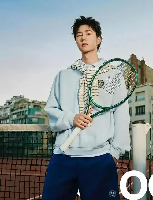 王一博最新代言硬照来袭身穿粉色卫衣化身粉嫩青葱少年