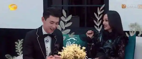 原创邓伦终于圆梦开心晒与偶像合照和张韶涵一同录节目秒变小迷弟