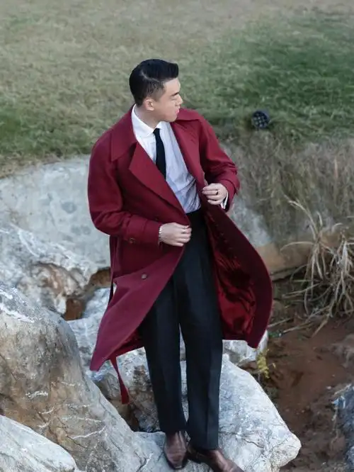 馆非常大,馆外的山体岩石77大片的植被77白色帐篷都是很好出片的