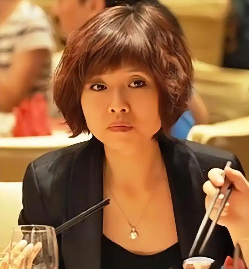 刀郎的妻子朱梅:选择一穷二白的刀郎,甘愿做他背后的女人