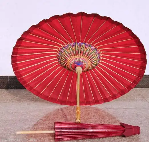 大红古典油纸伞图片