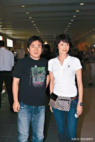 巨星郑裕玲:"侮辱"黄渤,嘲讽周星驰,今63岁成时尚博主?