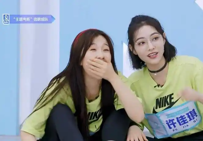 虞书欣看到许佳琪高兴得跳起来,看到赵小棠时,态度转变得太快了_节目