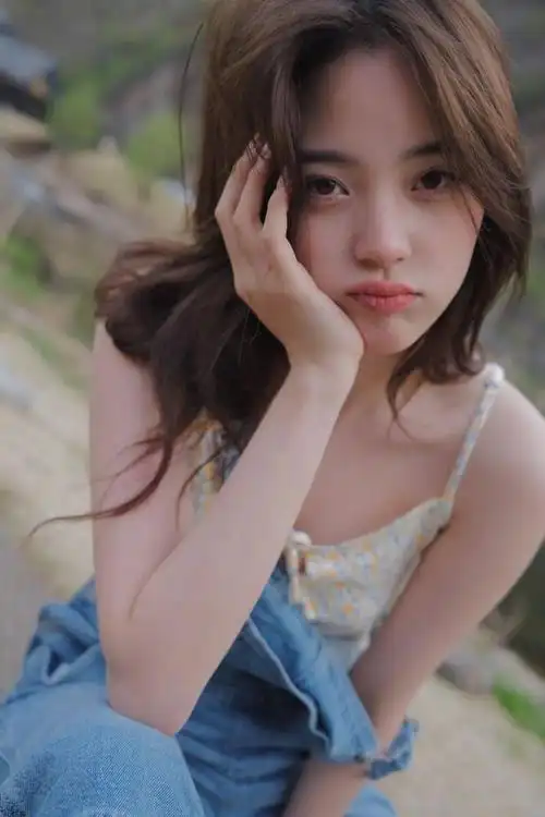 欧阳娜娜不乖了金发吊带又纯又欲难顶