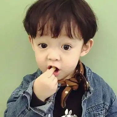 微信小男孩卖萌头像图片 男生头像图片大全 -【爱个性】