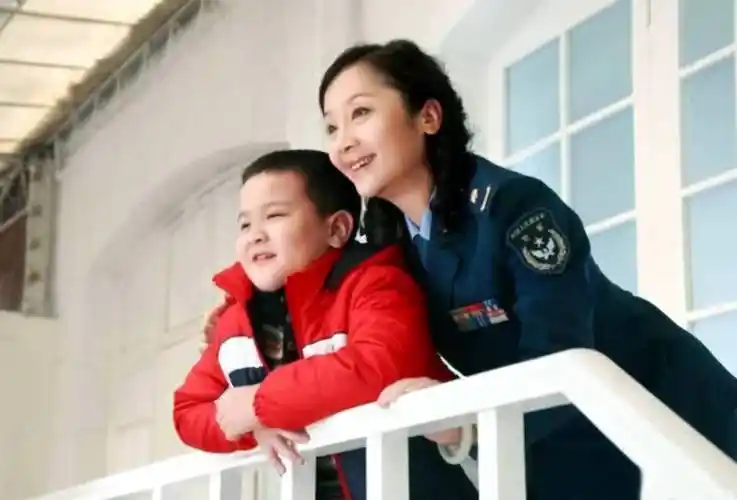 王新军与唐静离婚13年:他娶秦海璐再做父亲,她单身带着儿子度日_甘肃