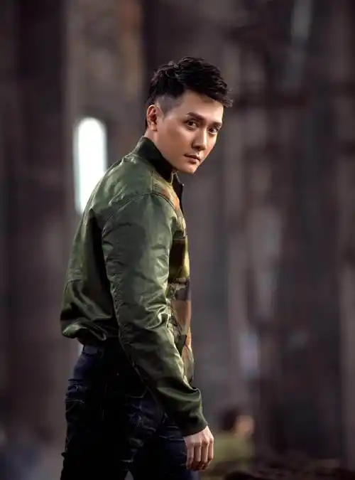 42岁冯绍峰保养得年轻有活力,只为不和赵丽颖拉开距离_角色_作品_电视