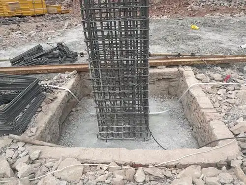 基础防雷接地扁钢连接做法?