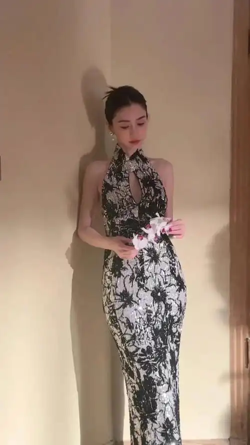 这一夜杨颖面子碎一地,咖位降级与杨超越同座,憔悴迷茫全写脸上