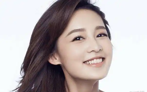 李沁刚出道没有华丽的衣服,却有着精湛演技,打动了观众_剧中_个人