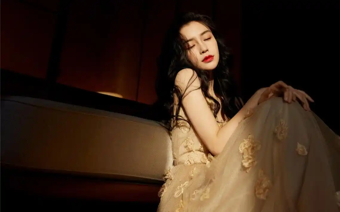 杨颖:平面模特的逆袭之路,黄晓明前妻不是最好的身份