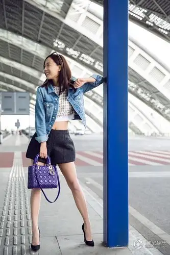 王珞丹夏日街拍曝光 秀修长美腿露小蛮腰显俏皮_明星写真_图集_电影网