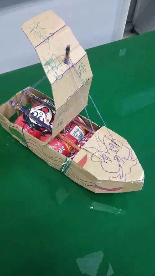 废品再利用作品展