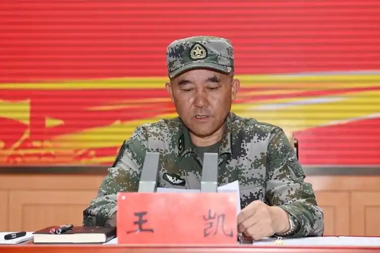 西藏军区司令员王凯通报比赛有关事项西藏军区政委张学杰在出征仪式上