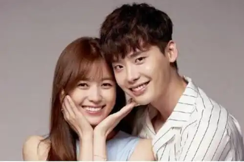 李钟硕韩孝周承认恋情了没有 李钟硕女朋友都有谁被扒