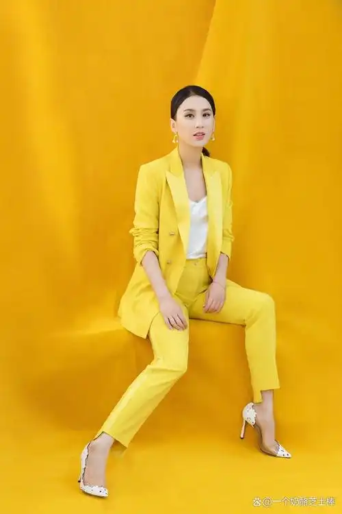 年龄只是一个数字,黄圣依这位44岁的女演员却证明了自己不服老的态度.