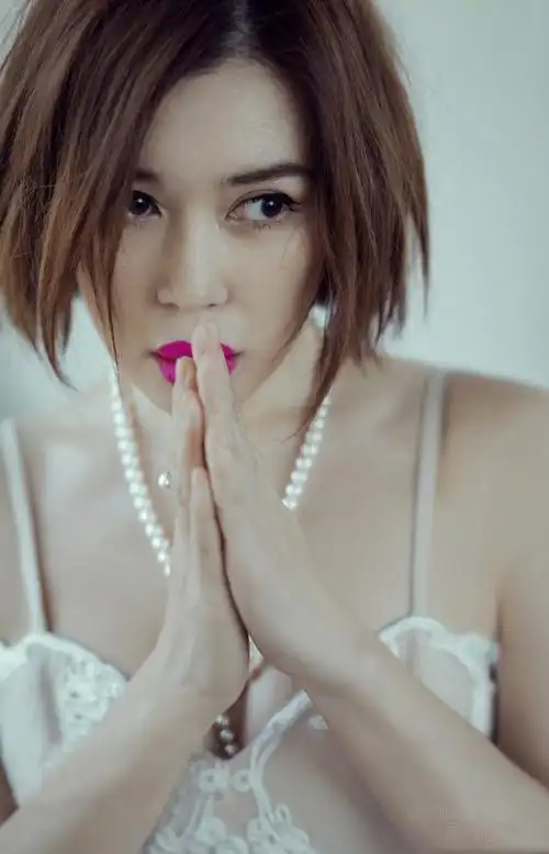 余男独具风格魅力街拍图片