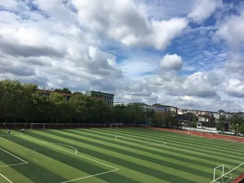 这是我高中校园的照片,是雨过天晴后的云,真的很好看!