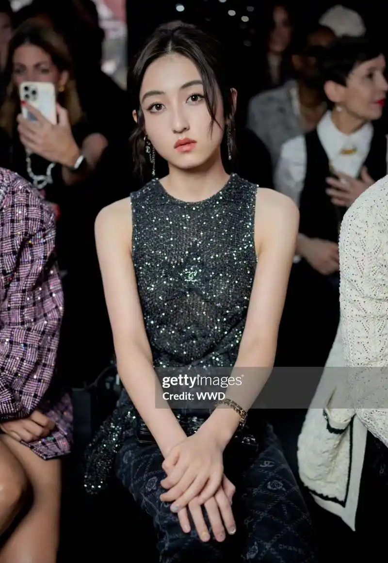 巴黎时装周香奈儿大秀,王一博,张子枫的g社生图,帅哥美女的表现力怎么