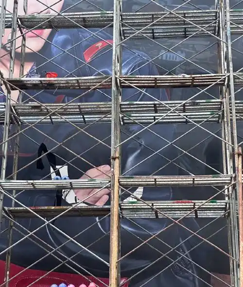 肖战gucci品牌代言人#xz#肖战#  画师技术太好了……缓缓跪下…