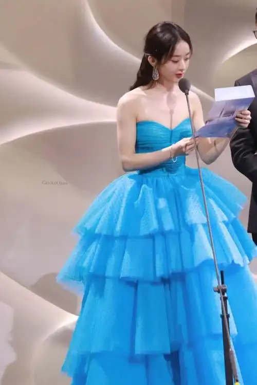 赵丽颖超话|#赵丽颖明蓝色公主蛋糕裙#20201018 | 金鹰颁奖晚会 | 6p