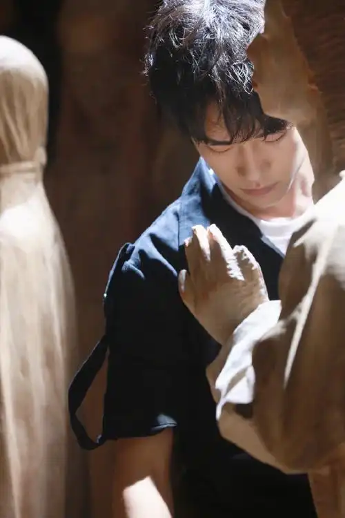 易烊千玺超话#易烊千玺无法逃跑#帅酷帅90