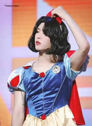 真的没想到他的女装可以轰动全网!_胡先煦