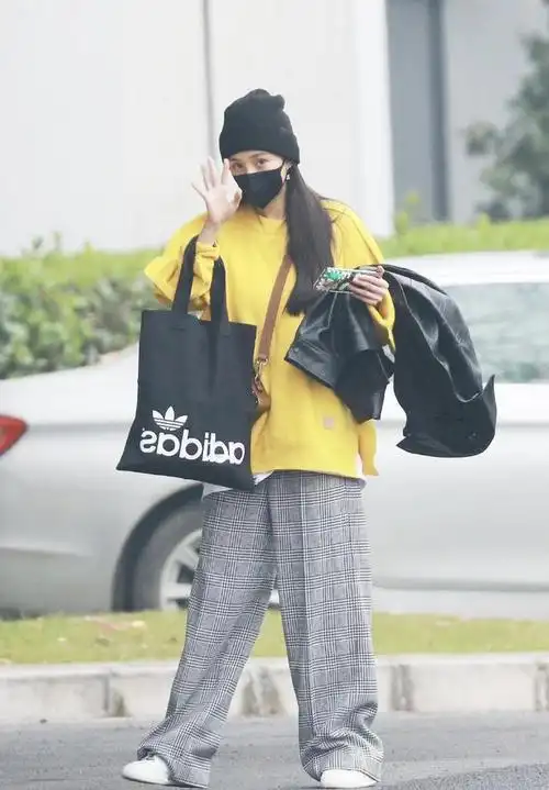 杨幂日常私服穿搭合集不愧是行走中的带货女王实力派衣架子