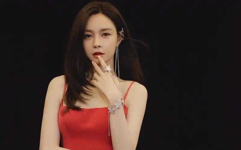 沈梦辰性感桌面壁纸-美女壁纸-高清美女图片-第4图-娟娟壁纸