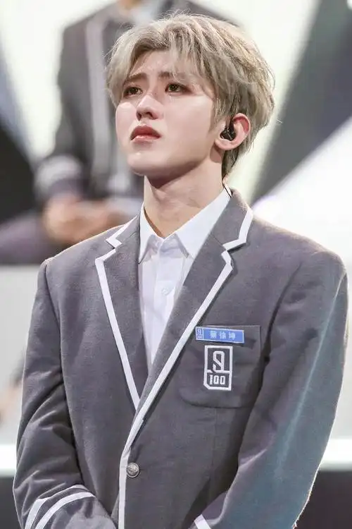 在2018年,蔡徐坤面临着前公司巨额违约金,即使是在这样资本主宰的世界