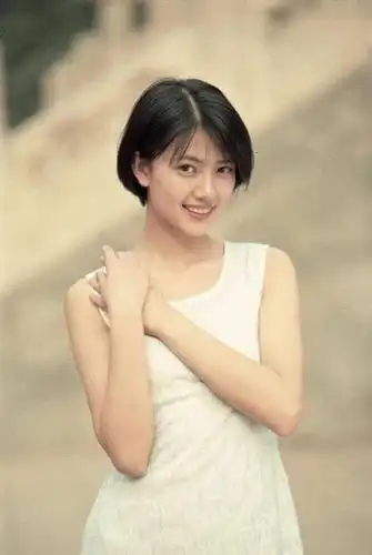 女神高圆圆少女时代旧照曝光 男仔头也掩不住颜值闪光