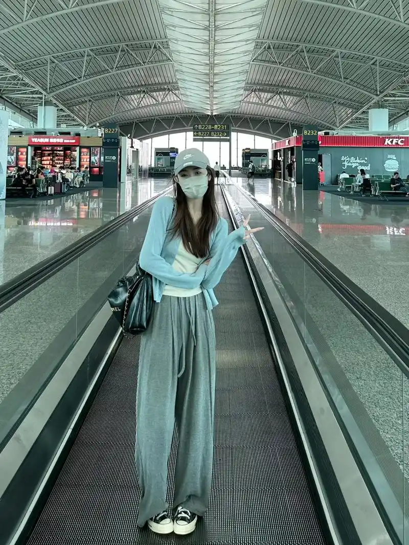 勇敢的人先享受世界 #ootd穿搭 #机场街拍 - 抖音