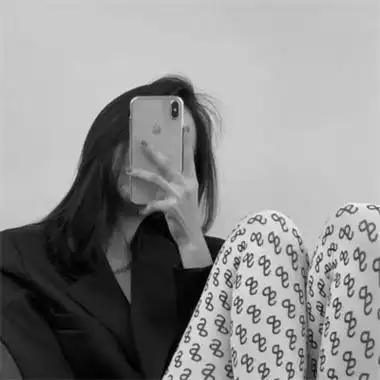 女生最酷的照片头像黑白