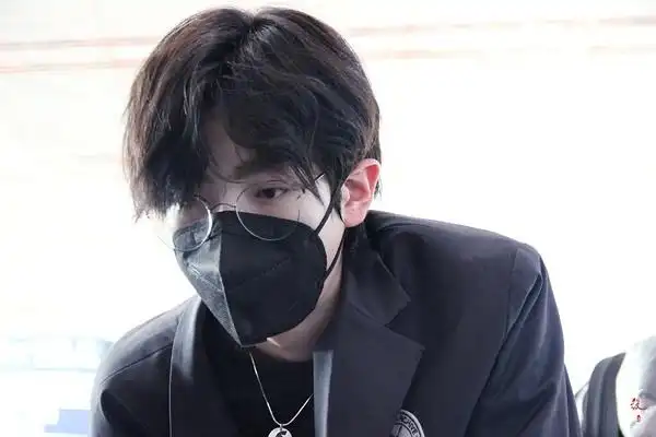 组里有张嘉元的妈咪吗求元元戴眼镜的图