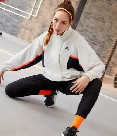 这一次的张钧甯拍摄的广告照片一出来,真的太飒了.