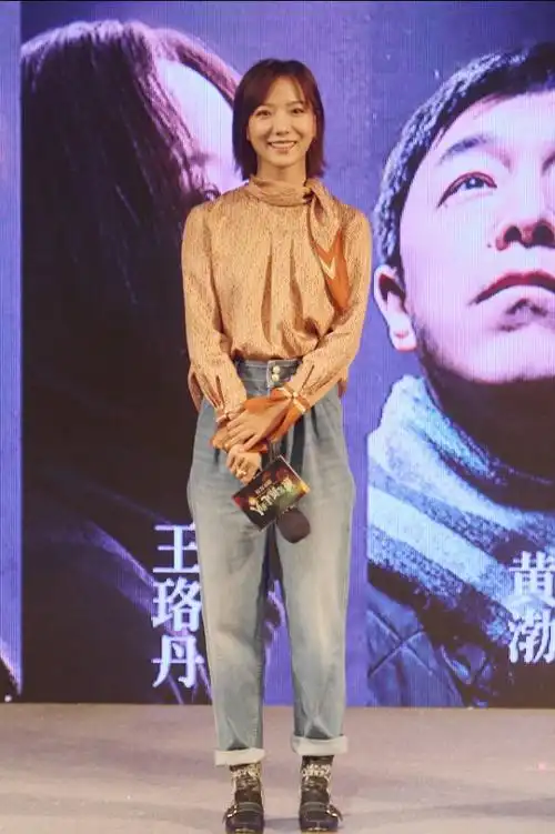 王珞丹苹果肌好明显笑起来的时候好阳光不愧是青春小妞