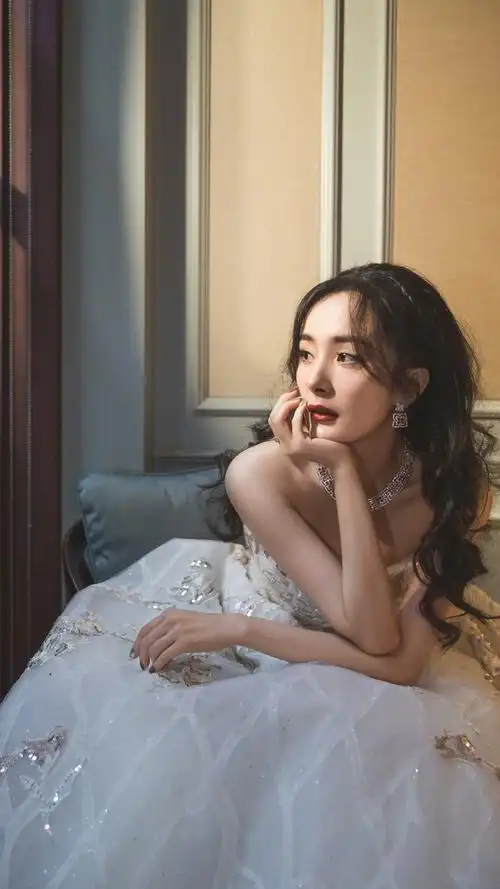 杨幂白裙优雅高清手机壁纸